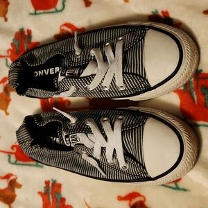 Converse Chuck Taylor shoreline sneakers.